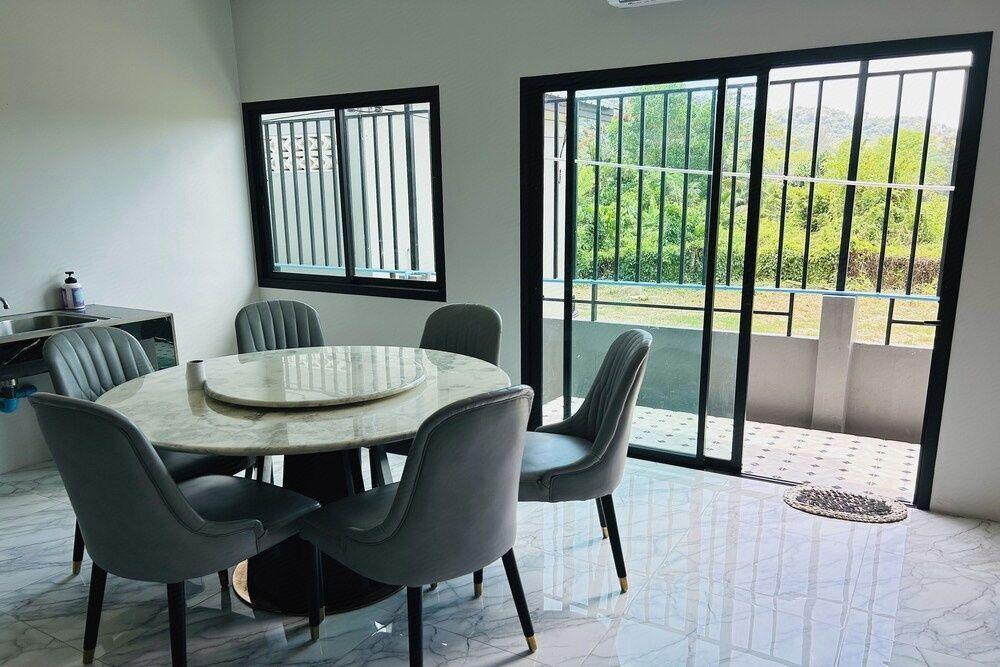 De Piraya Residence - Tap to explore photos
