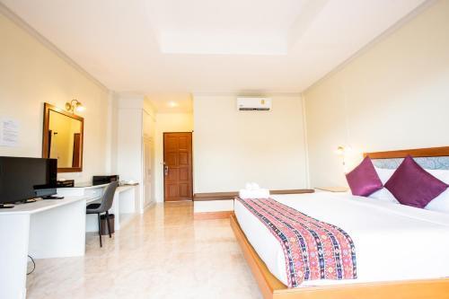 Tri's Miracle Kata Beach Side Room Type - Studio with Pool View Tri's Miracle Kata Beach Side Room Type - Studio with Pool View