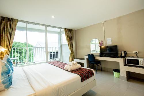 Tri's Miracle Kata Beach Side Room Type - Deluxe Double Room with Balcony