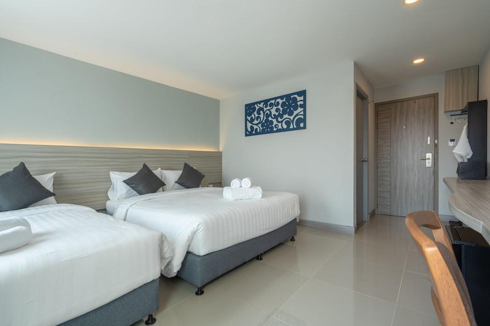 Cozy Blu Suvarnabhumi Room Type - Deluxe Triple Room