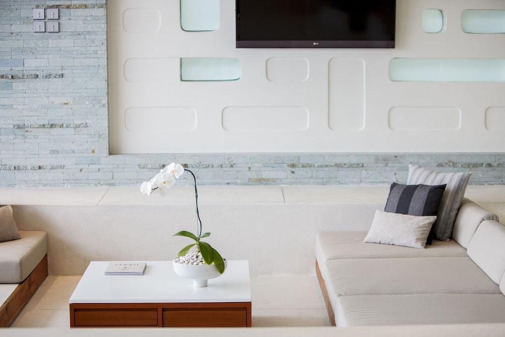 Villa Zest - Tap to explore photos