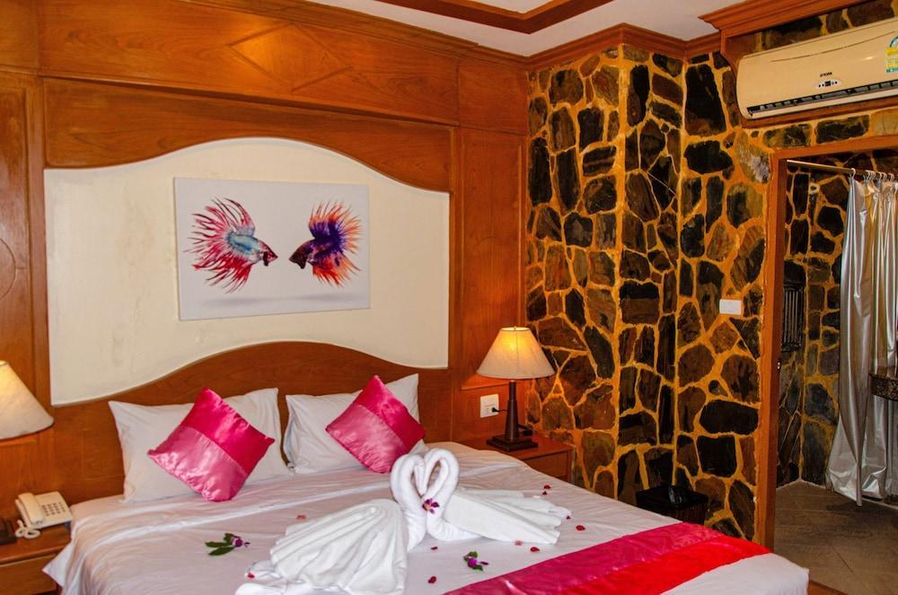 DIVA PATONG HOTEL Room Type - 2 connecting double rooms