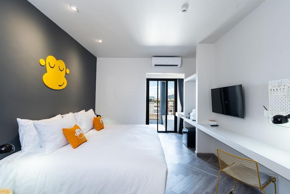 Blu Monkey Hub & Hotel Krabi Town Room Type - Deluxe Double Room, Bathtub