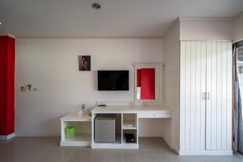 Santi White House Patong Hotel Room Type - Standard Twin Room
