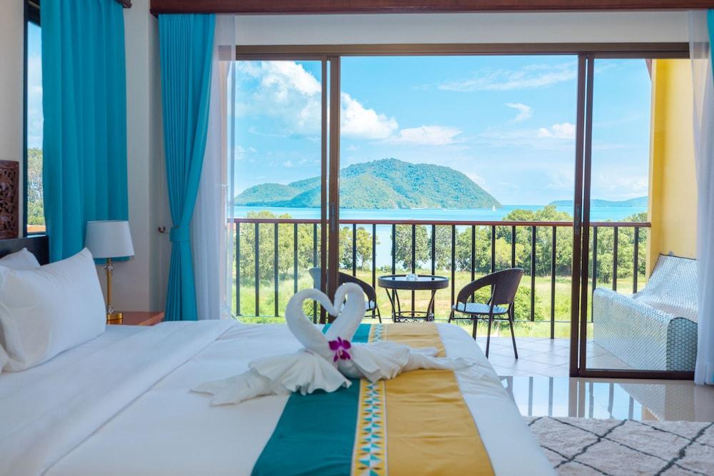Kana Hotel Phuket Room Type - Deluxe Double Room, 1 Queen Bed, Sea View