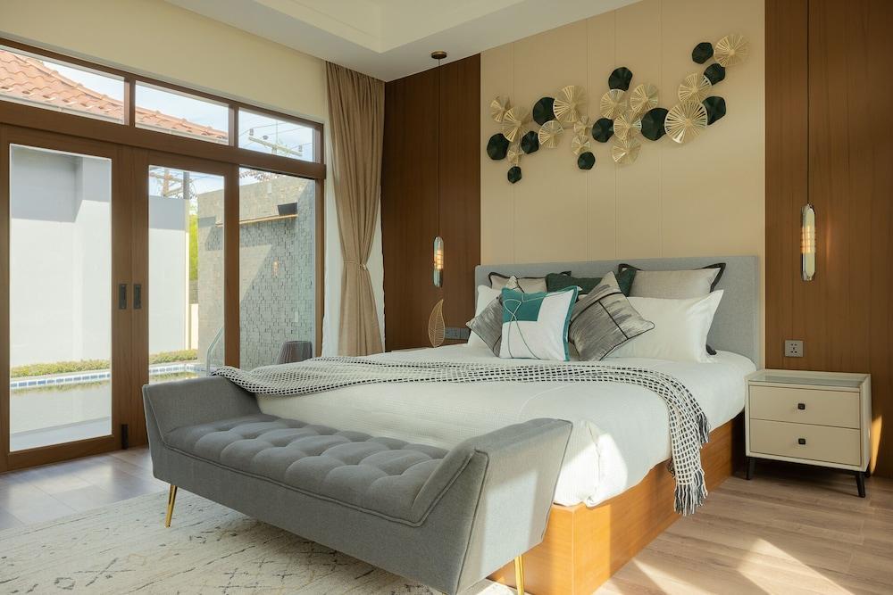 Ocean Palms Villa Bang Tao Phuket - Tap to explore photos