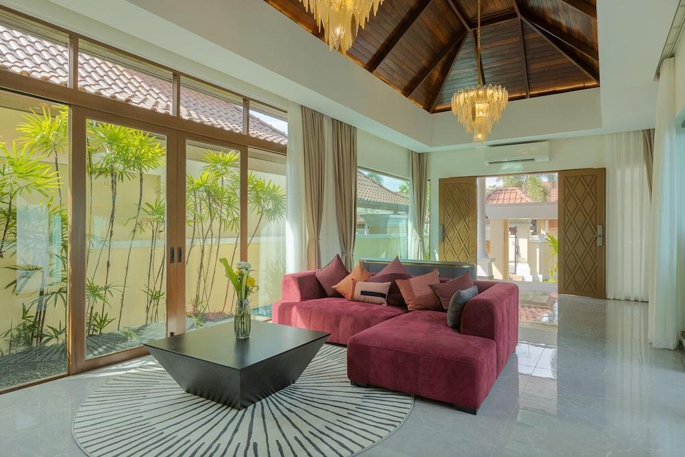 Ocean Palms Villa Bang Tao Phuket - Tap to explore photos