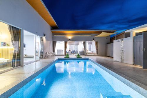 Andaman Sea Best Pool Access and Villas Room Type - Four- Bedroom Villa with Private pool