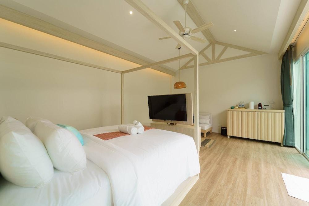 The Pin Boutique Pool Villa Krabi - Tap to explore photos
