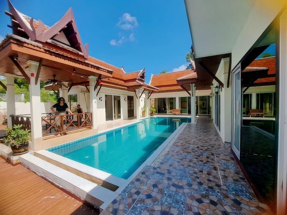 Meet Holiday Hotel Room Type - Luxury Villa