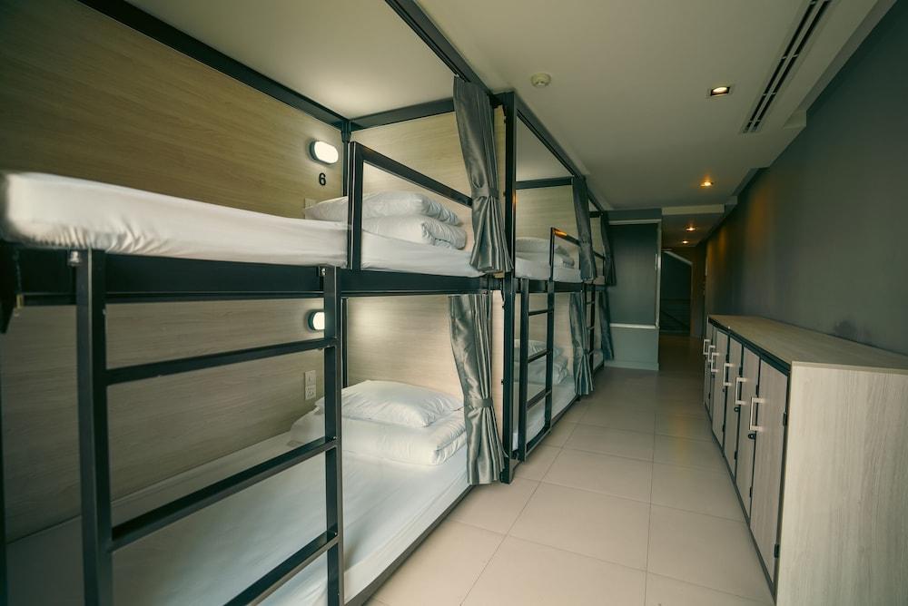Mad Monkey Phuket Room Type - Standard 6-Bed Female Dorm