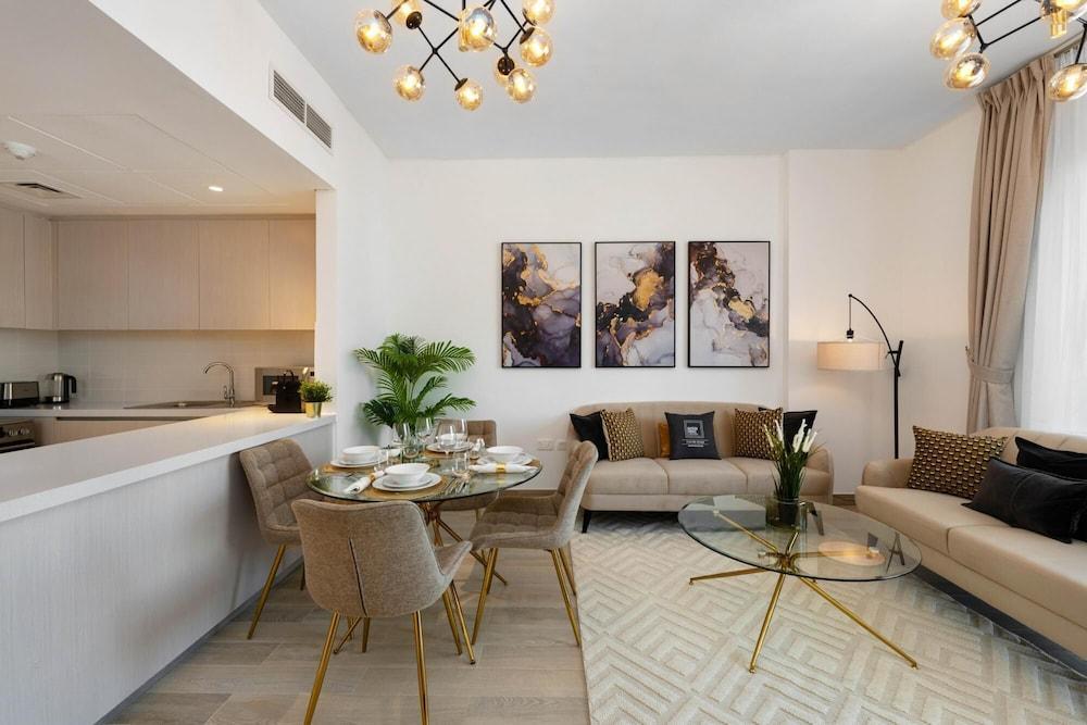 Chic Apt on Yas Island cls to ALL Main Attractions