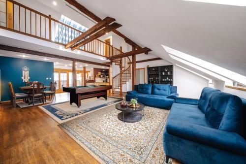 5BD Duplex - Billiard - Home Cinema - Central - Tap to explore photos