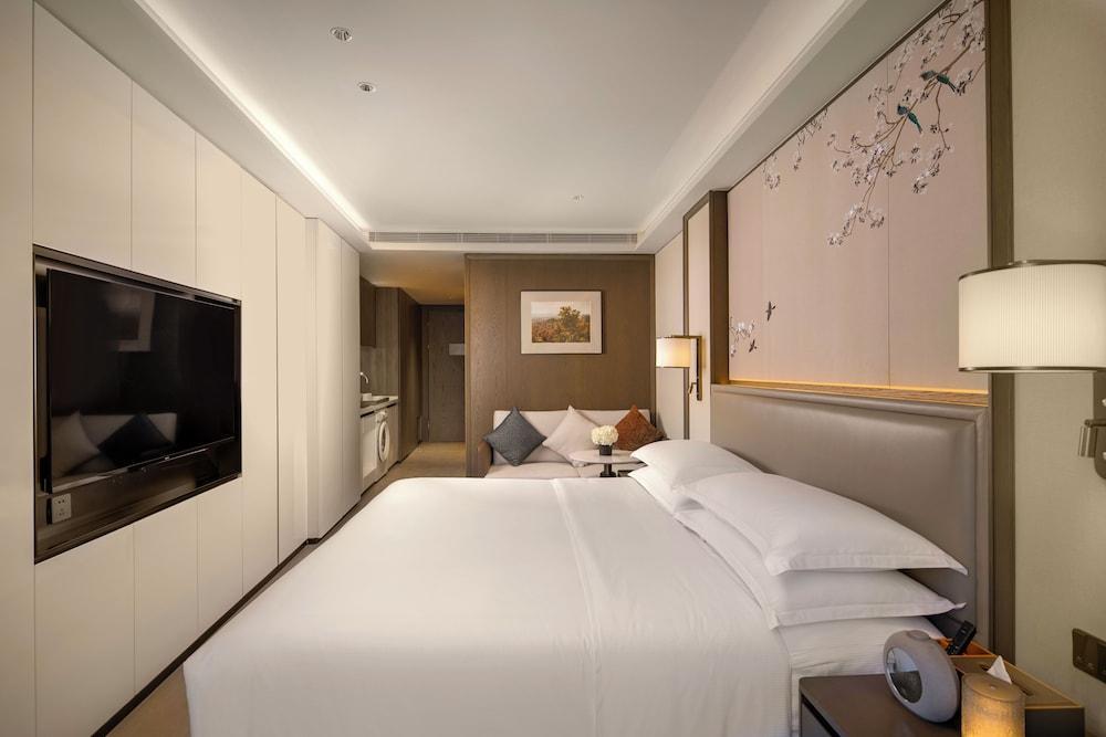 Yuexiu Hotel Guangzhou, Curio Collection by Hilton Room Type - Room, 1 King Bed