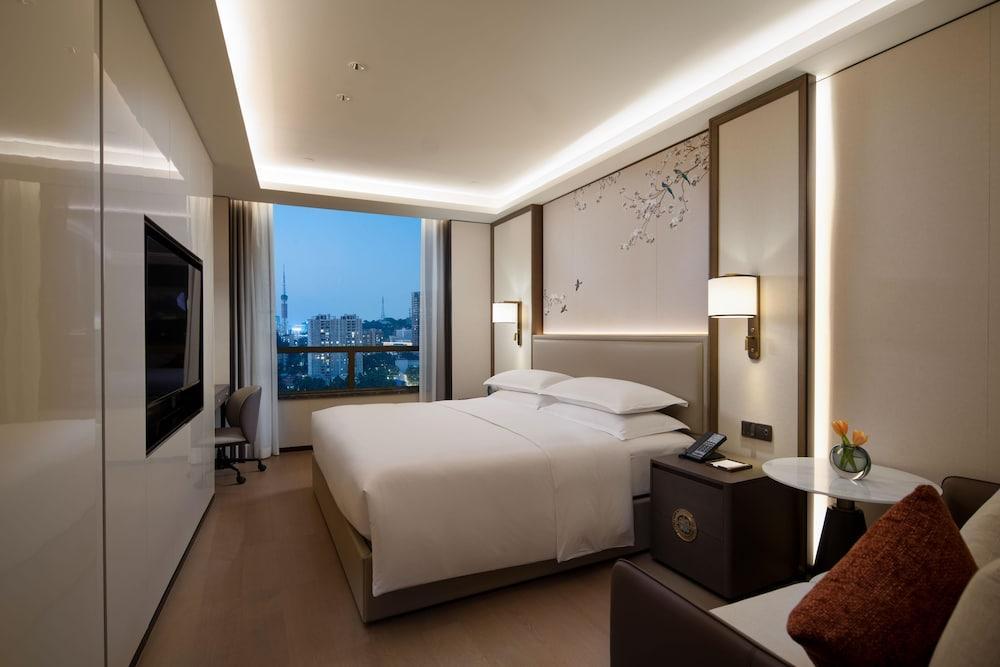 Yuexiu Hotel Guangzhou, Curio Collection by Hilton Room Type - Deluxe Room, 1 King Bed (Including Happy hour)