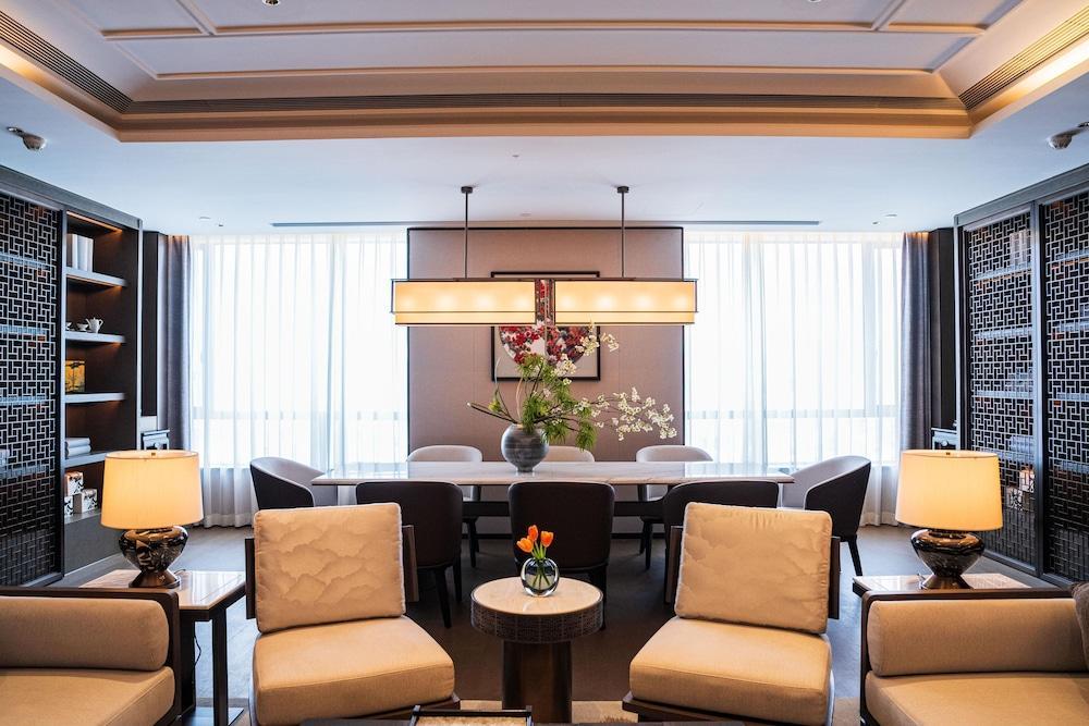 Yuexiu Hotel Guangzhou, Curio Collection by Hilton Room Type - Premium Suite, 1 King Bed (Yuexiu) (Including Happy hour)