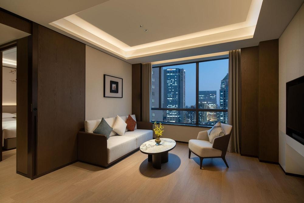 Yuexiu Hotel Guangzhou, Curio Collection by Hilton Room Type - Deluxe Suite, 1 King Bed (Including Happy hour)