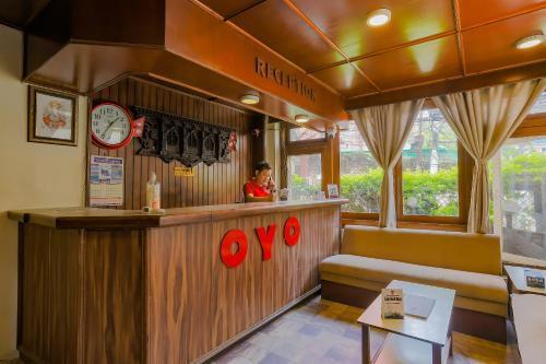 OYO 795 Hotel Holiday Inn - Tap to explore photos