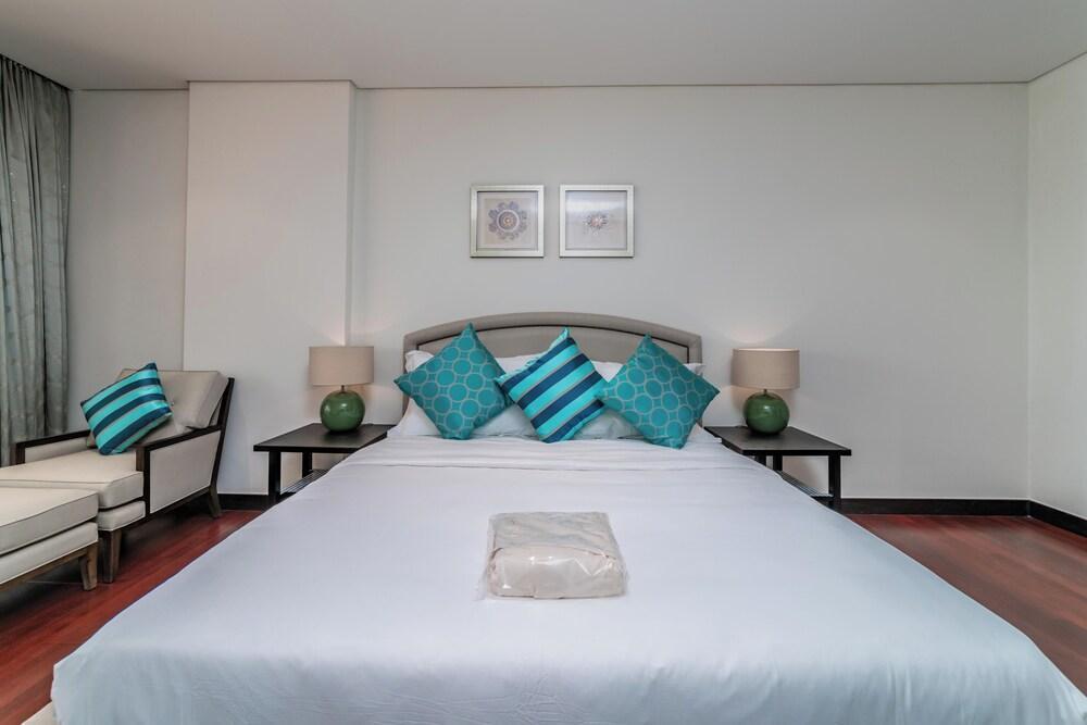 Luxe Getaways Palm Jumeirah Room Type - ONE BEDROOM GROUND SEA VIEW (RASG16)