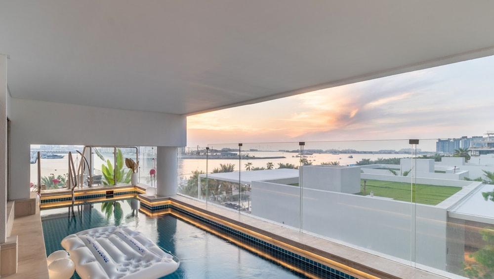 Manzil - 4BR | FIVE Palm | Private Pool & Beach - Tap to explore photos