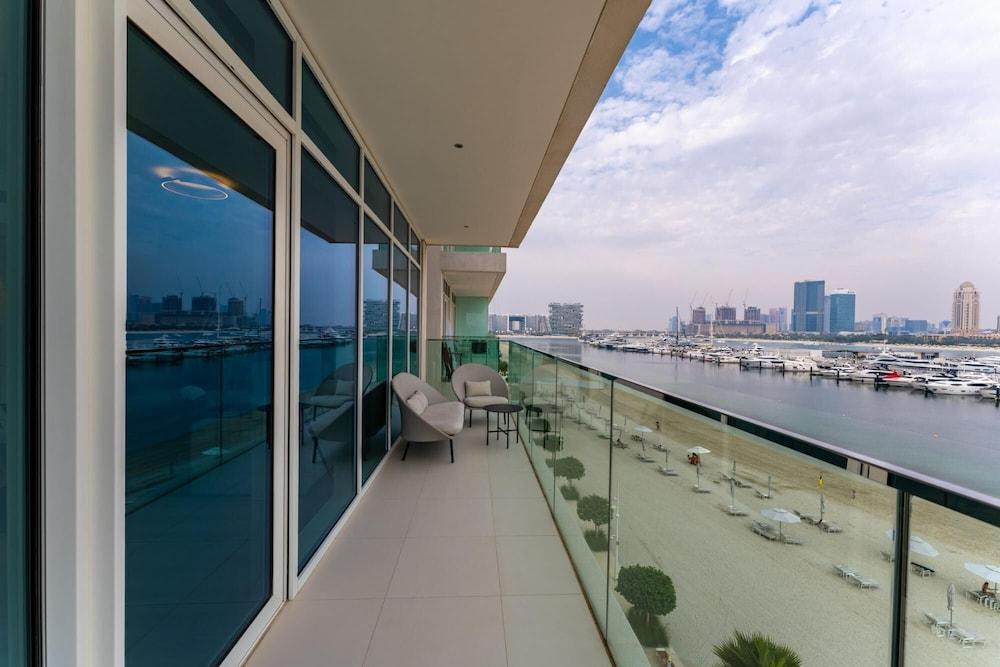 Deluxe 3BR Apt w Dubai Marina Vws Beach Access