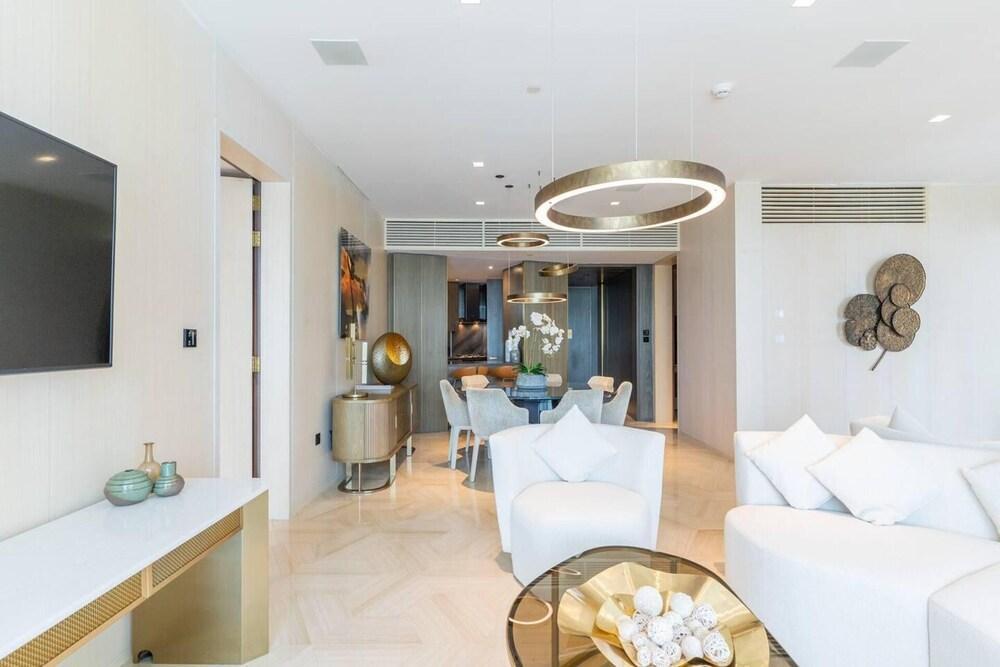 Five Palm Jumeirah Luxurious 2bdr Stunning Views - Tap to explore photos