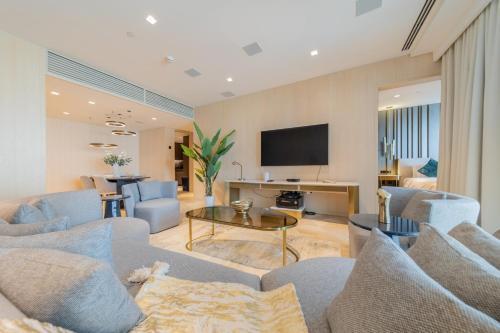 EDEN'S Homes & Villas - FIVE Palm Residences - Tap to explore photos