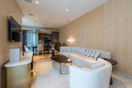 EDEN'S Homes & Villas - FIVE Palm Residences - Tap to explore photos