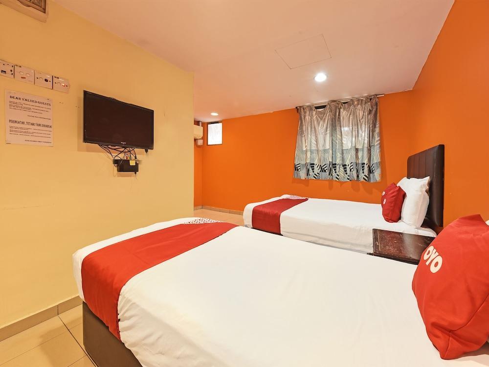 OYO 90732 New Hotel 33 - Tap to explore photos