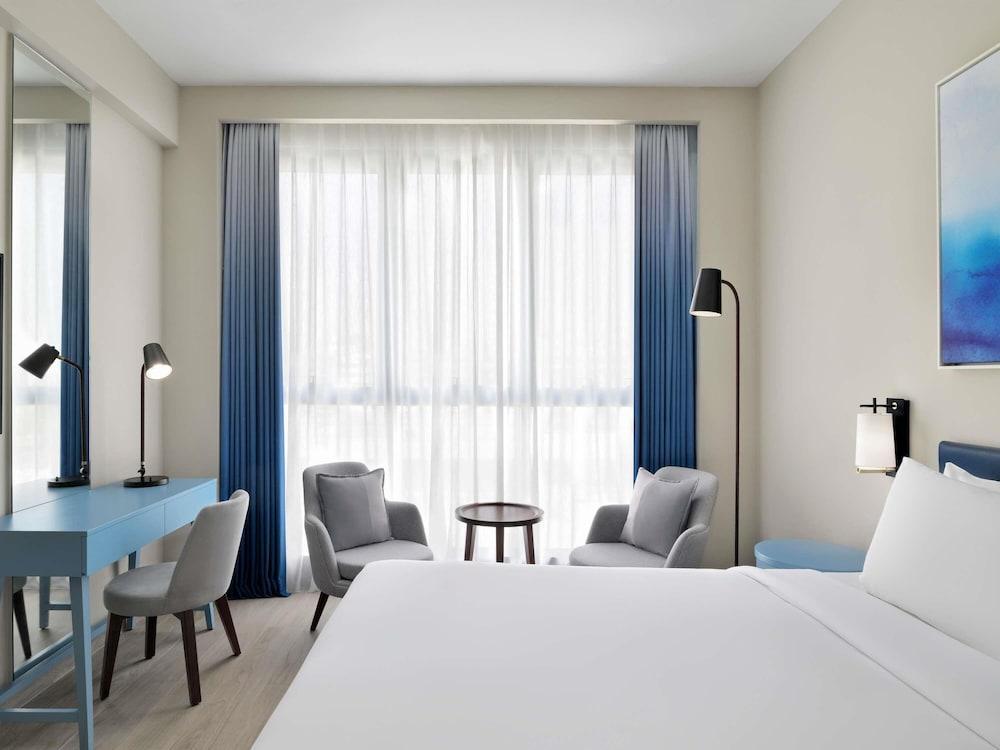 Mercure Dubai Deira Room Type - Classic Room King Bed
