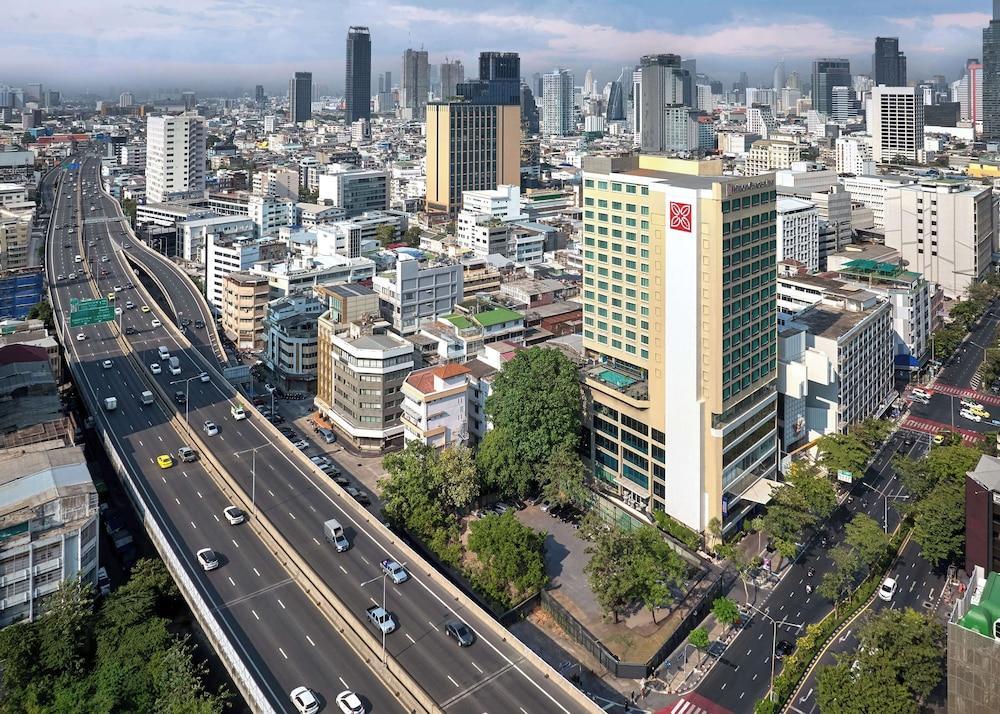 Hilton Garden Inn Bangkok Silom - Tap to explore photos