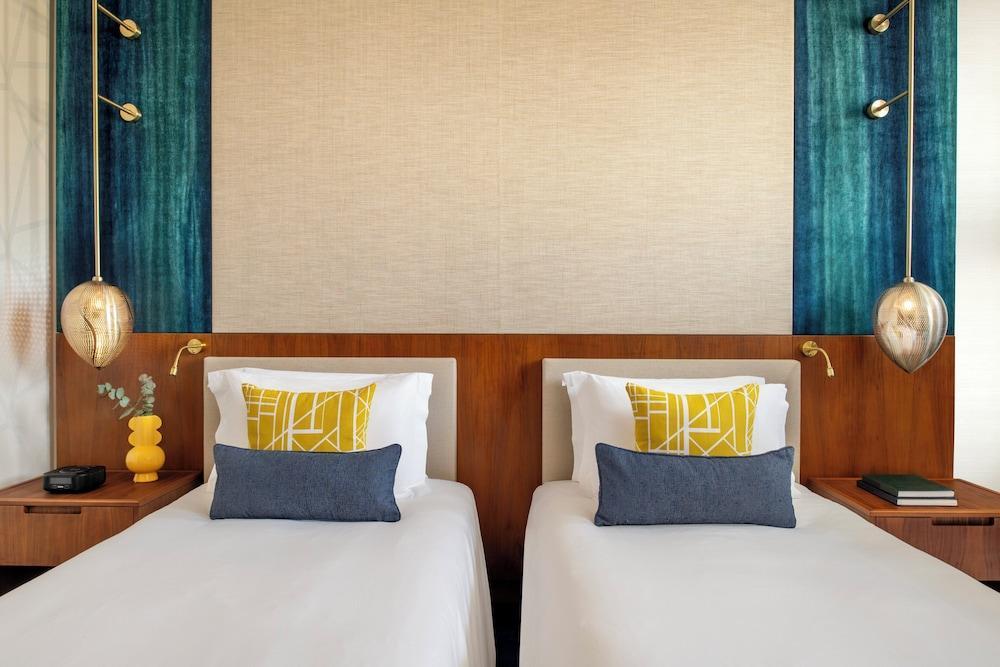 ABESQ DOHA HOTEL & RESIDENCES, an IHG hotel Room Type - Room, 2 Twin Beds (Essential)