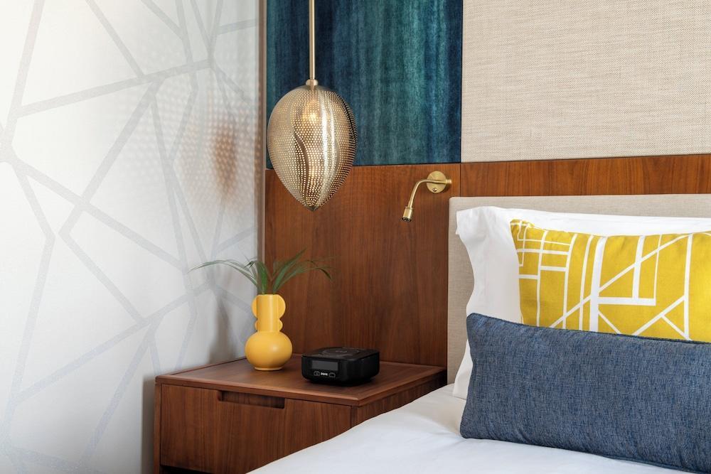 ABESQ DOHA HOTEL & RESIDENCES, an IHG hotel Room Type - Premium Room, 2 Twin Beds