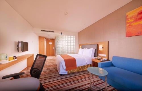 Holiday Inn Express Shanghai Jiading Industry Park - Tap to explore photos