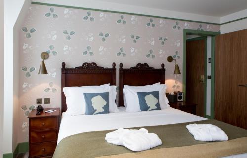 Morton Hotel London - Tap to explore photos