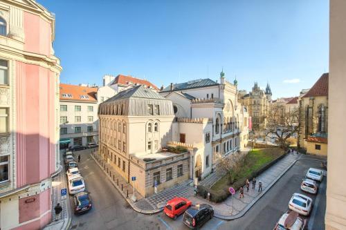 Spacious And Bright Apartment Dusni 13