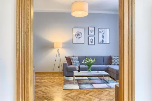 Spacious And Bright Apartment Dusni 13 - Tap to explore photos