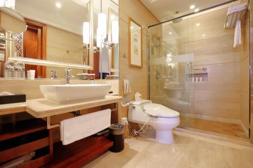 Shanghai Dongjiao State Guest Hotel Room Type - Deluxe King Room-East