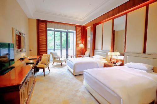 Shanghai Dongjiao State Guest Hotel Room Type - Deluxe Twin Room-East