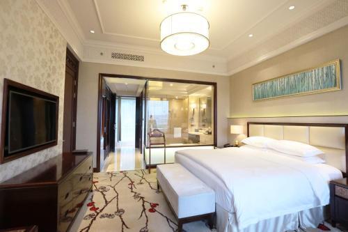 Shanghai Dongjiao State Guest Hotel Room Type - Executive King Room with Garden View-North Shanghai Dongjiao State Guest Hotel Room Type - Executive King Room with Garden View-North