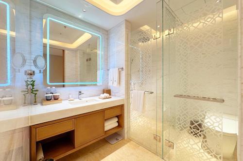 Shanghai Dongjiao State Guest Hotel Room Type - Superior King Room with Garden View-VIP Building