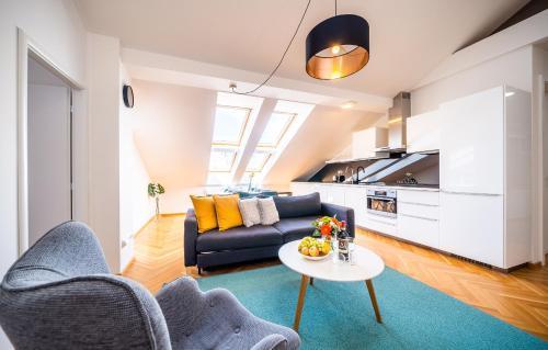 Luxurious Woodrow Wilson apt in Prague centre - Tap to explore photos
