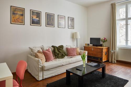 Supercosy Apartment at Žižkov - Tap to explore photos