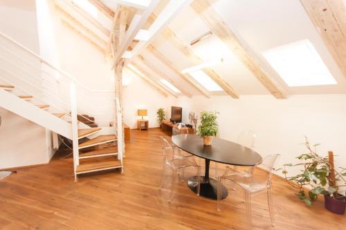 Kozna Loft Room Type - Three-Bedroom Loft Apartment
