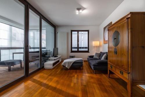 Modern spacious flat with a terrace and a parking - Tap to explore photos