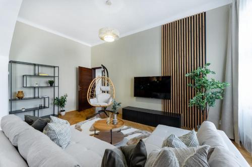 Spacious APT near city centre - Tap to explore photos