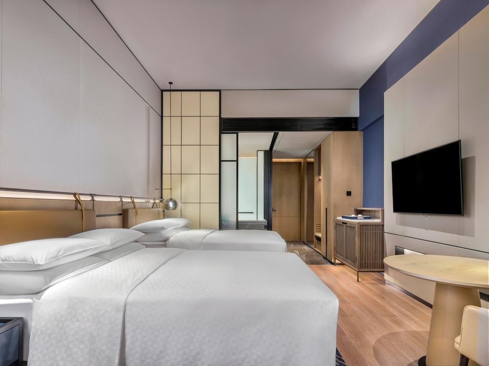 Four Points By Sheraton Guangzhou, Baiyun - Tap to explore photos