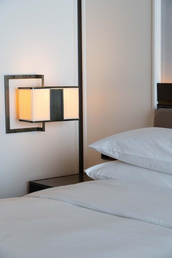 Guangzhou Marriott Hotel Baiyun Room Type - Premium King Bed Room