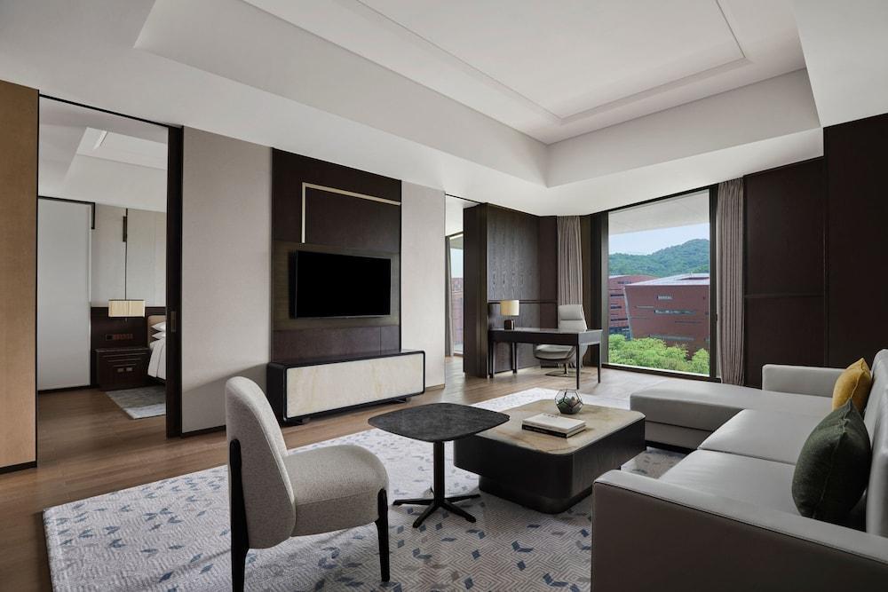 Guangzhou Marriott Hotel Baiyun Room Type - Executive Premium Suite Guangzhou Marriott Hotel Baiyun Room Type - Executive Premium Suite