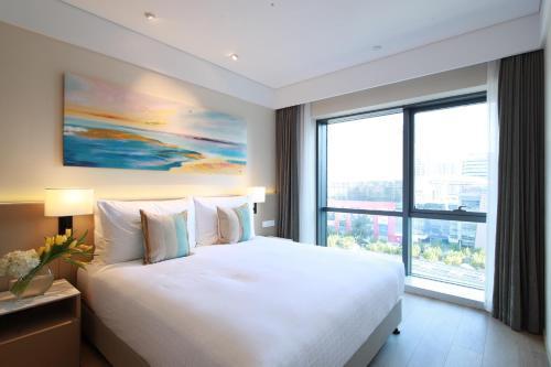 Sincere Residence Changfeng - Changfeng Ecological Business District - Tap to explore photos